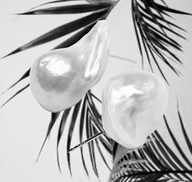 Freshwater large baroque pearl earring - Mad Fiction Label